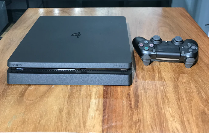 PlayStation 4 - Slim - (REACONDICIONADO)